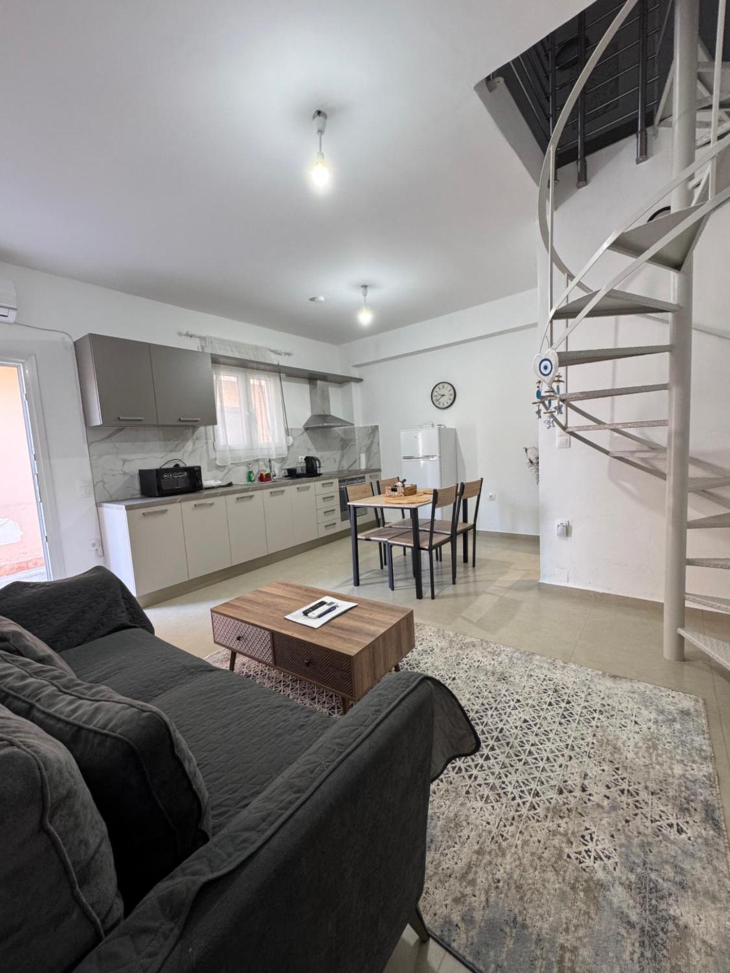 Maravel House Holiday home Aitania